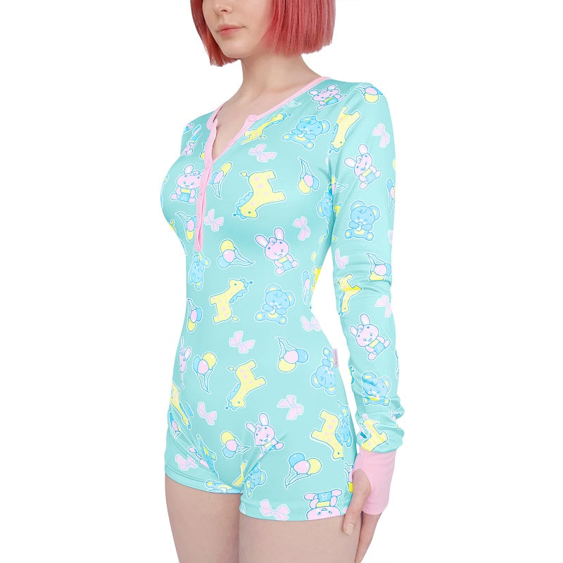 LittleForBig大人長袖ロンパースパンツ【遊園地】総柄 サムホール付きとリブ編み 前開き ベア型ボタン シルキー 緑 DP0043V